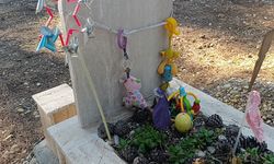 Çocuk mezarlığında duygulandıran görüntü