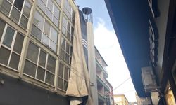 Şiddetli rüzgâr tabelaları kopardı