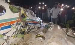 Hindistan’da içerisinde 7 kişinin bulunduğu ambulans uçak düştü