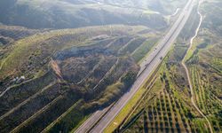 İzmir - İstanbul otoyolunda korkutan heyelan! Yol kapandı...