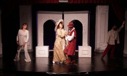 ‘Biz Aşık Değiliz’ Sahnede