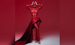 Petek Dinçöz kırmızı dantel elbisesiyle sosyal medyayı salladı