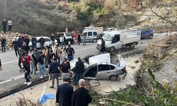 Virajı alamayan kamyon 2 otomobili biçti: 1 ölü, 3 yaralı