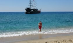 Antalya Alanya'da mart ayında denize girdiler...