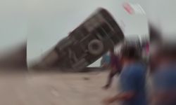 Bangladeş'te yolcu otobüsü nehre düştü 24 ölü