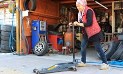 Oto lastik tamirine kadın eli değdi