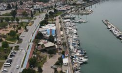 Fethiye'de sahil bandında kaçak yapılar yıkılıyor