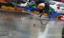 Sinir krizi geçiren manav ortalığı birbirine kattı