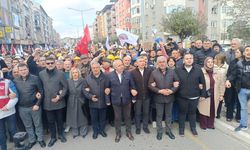 Soma'da yüzlerce maden işçisi şehir merkezine yürüdü