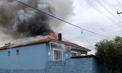 Alaşehir’de korkutan ev yangını