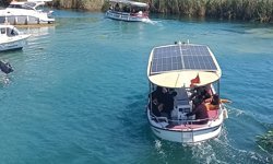 Azmak Nehri'nde tekne yoğunluğu