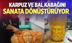 Karpuz ve bal kabağıyla mutfağı sanat atölyesine çeviriyor