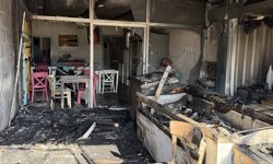 Alevler kısa sürede yayıldı: Balıkçı dükkanı yok oldu