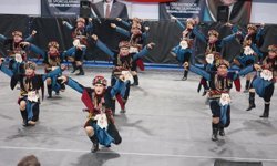 Buldan’da Halk Oyunları Şöleni: 25 Ekipten Unutulmaz Gösteri