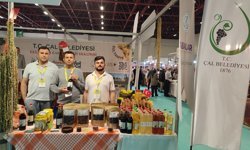 Çal’ın doğal ürünleri YÖREX’te yoğun ilgi gördü
