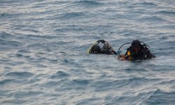 Kıyafetleri ile girdiği denizde 10 metre açıkta boğuldu