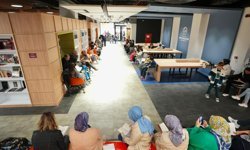 Denizli’de çocuklar “Telefonu Bırak, Kitaba Sarıl” çağrısına kulak veriyor