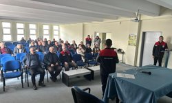 Denizli’de üreticilere B-Reçete ve pestisit denetimi bilgilendirmesi