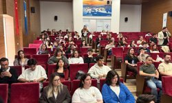 Başkan Tokmak PAÜ’lü öğrencileri kariyer yolculuğuna çıkardı