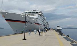 Bodrum Limanı’nda dev yolcu gemisi