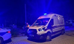 Motosiklet traktörün altında kaldı