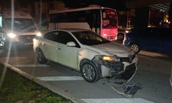 Otomobille çarpışan motosikletli yaralandı