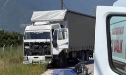 Kamyonla çarpışan motosikletli hayatını kaybetti