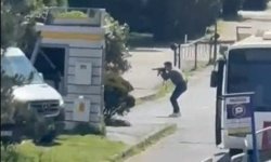 İsrail Konsolosluğu yakınından silah sesleri yükseldi