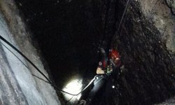 Kuyuya düşen kuzuya itfaiyeden nefes kesen kurtarma