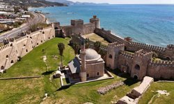 Mamure Kalesi camisinde 700 yıldır ibadet sürüyor