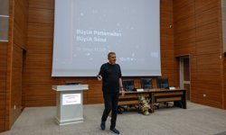 NASA’daki Türk bilim adamı Dr. Umut Yıldız, OMÜ’de evrenin sırlarını anlattı