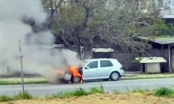 Seyir halindeki otomobil alev aldı