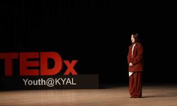 Genç Sanatçı Afra TEDxYouth Sahnesindeydi