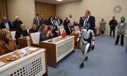 Nüfusa kayıtlı robot mecliste