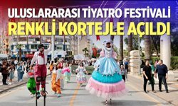 Uluslararası Tiyatro Festivali renkli kortejle açıldı