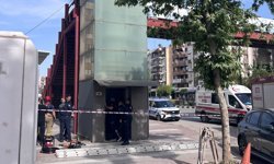 Asansör boşluğunda sıkışan genç hayatını kaybetti