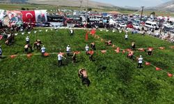 Afyonkarahisar’da ata sporu coşkusu: Pehlivanlar er meydanına çıktı