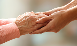 Denizli Büyükşehir’den parkinson hastalarına özel destek programı