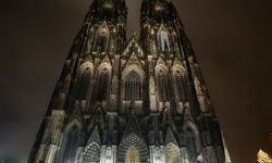 Köln Katedrali, 1 Temmuz'dan itibaren turistlerden 12 Euro giriş ücreti alacak