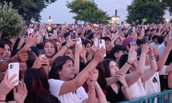 Poizi ve Özbey sahneyi salladı