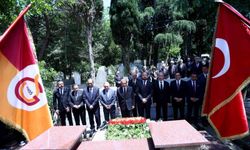 Dursun Özbek’ten anlamlı kabir ziyareti