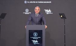 Bakan Ersoy: "Turizm geliri ilk 6 ayda 25,7 milyar dolar oldu"