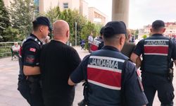 Ezel Akay’a adli kontrol şartı, kardeşi tutuklandı