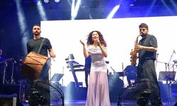 Melek Mosso sahneyi salladı
