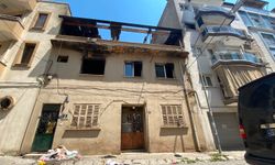 Evini ateşe verdi, alevler geceyi aydınlattı