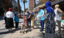 Denizli’de Mevlid Kandili’nde 571 gül dağıtıldı