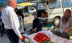 Başkan Kumral Salı pazarında esnafla buluştu
