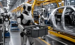 BMW, Mercedes, Tesla fabrikaları artık yürüyen ve konuşan robotlara emanet!
