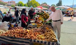 Başkan Arslan'dan pazar ziyareti: "Her zaman sahadayız, yanınızdayız"