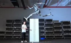 Çinli Unitree'den yüksek hızlı insansı robot: 2 metre zıplayabiliyor